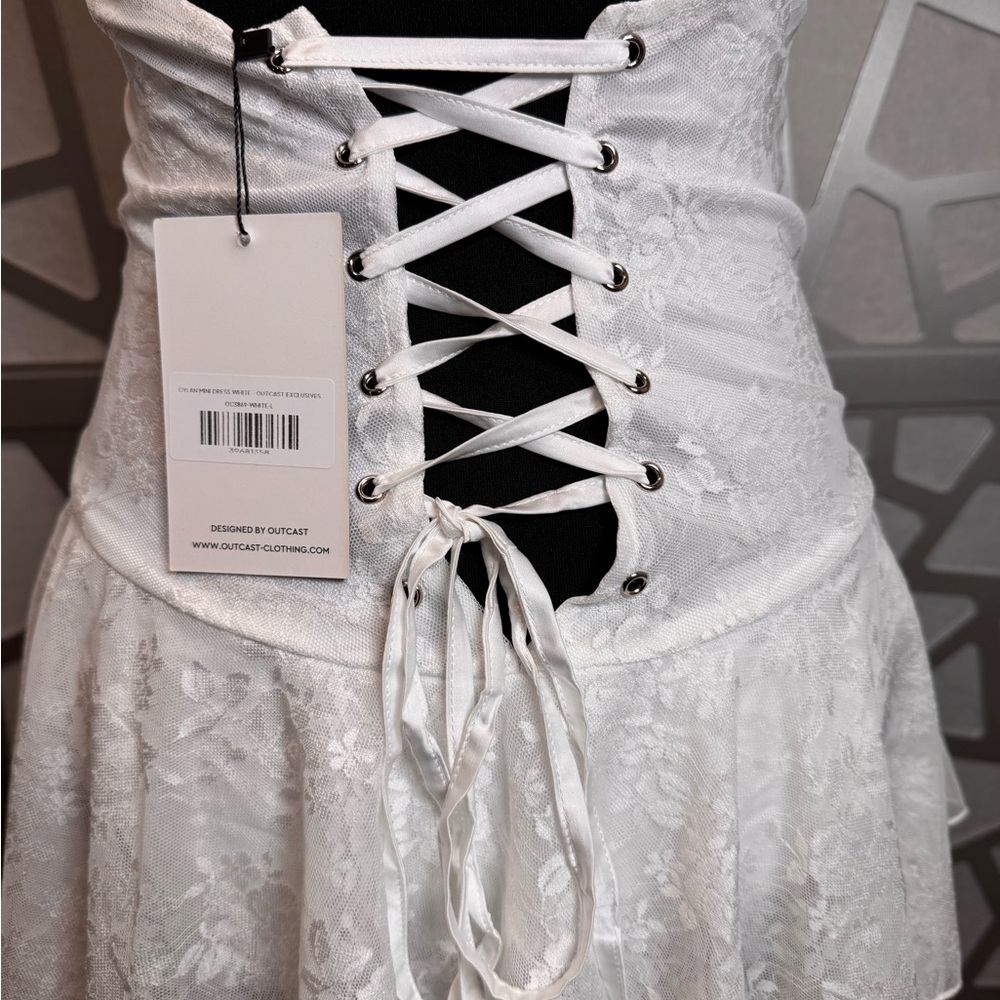 Chic White Lace Ruffle Chemise - Picture 3 of 12
